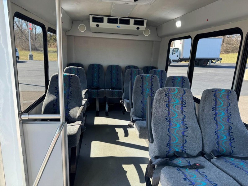 Ford Econoline Commercial Cutaway Vehicle Full-screen Gallery Image 09