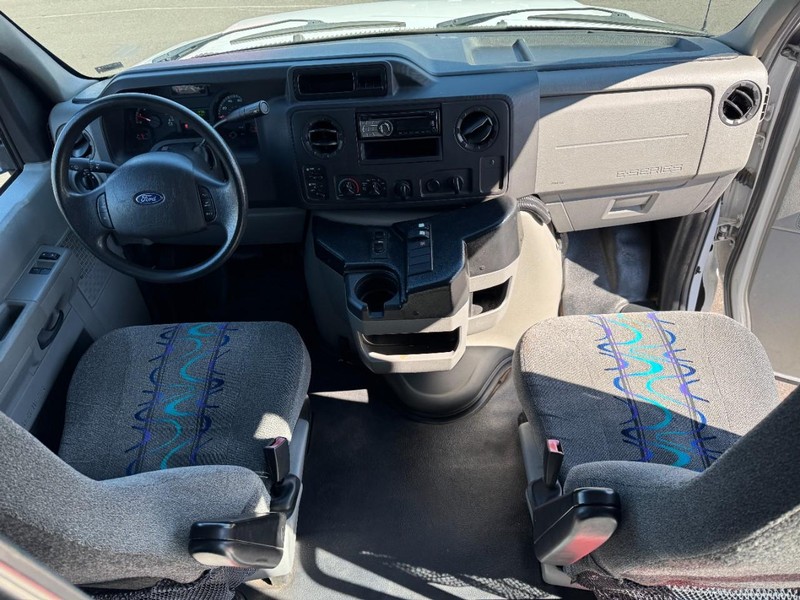 Ford Econoline Commercial Cutaway Vehicle Full-screen Gallery Image 11