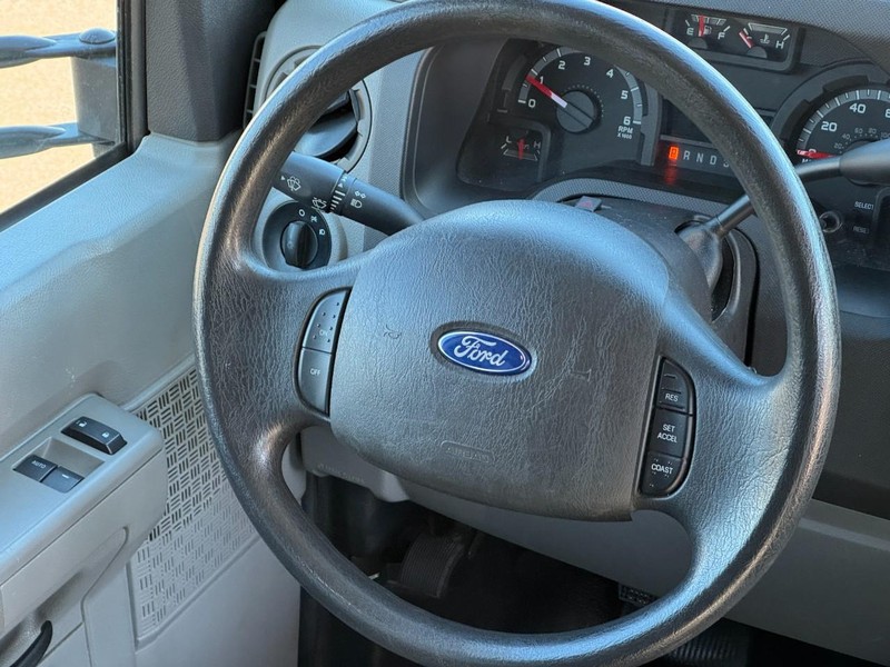 Ford Econoline Commercial Cutaway Vehicle Full-screen Gallery Image 12