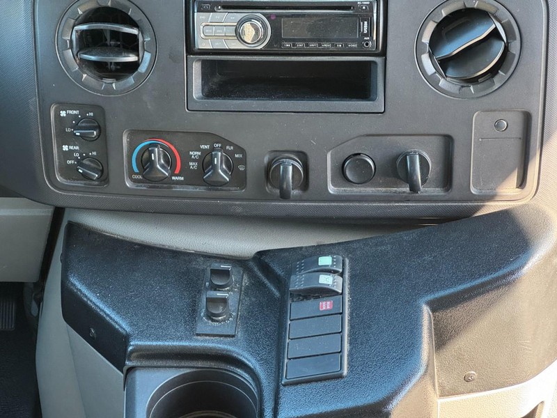 Ford Econoline Commercial Cutaway Vehicle Full-screen Gallery Image 13