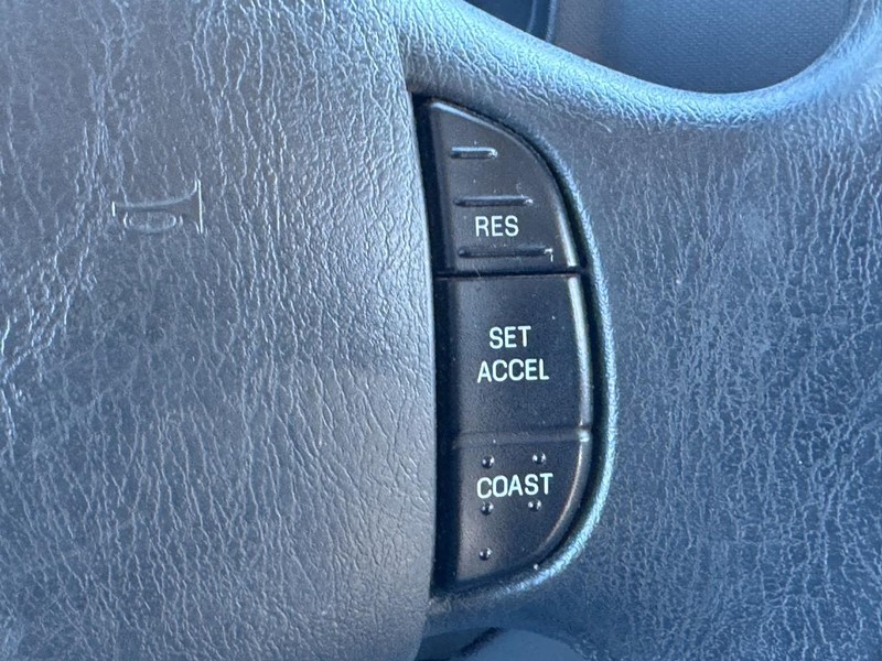 Ford Econoline Commercial Cutaway Vehicle Full-screen Gallery Image 15