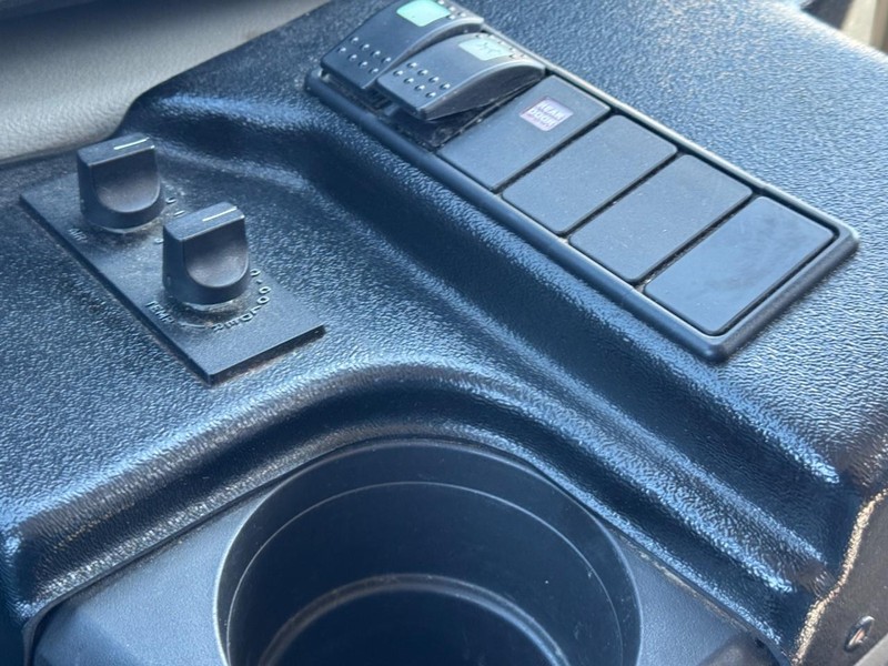 Ford Econoline Commercial Cutaway Vehicle Full-screen Gallery Image 18