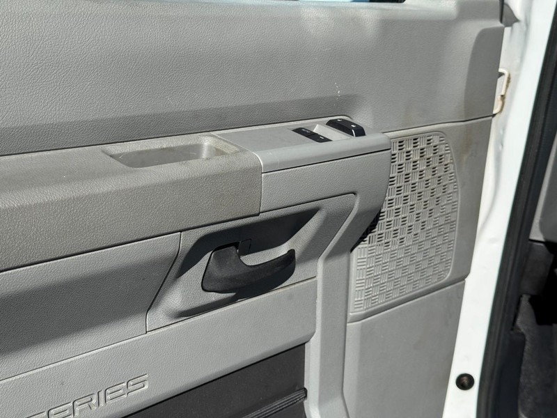 Ford Econoline Commercial Cutaway Vehicle Full-screen Gallery Image 20