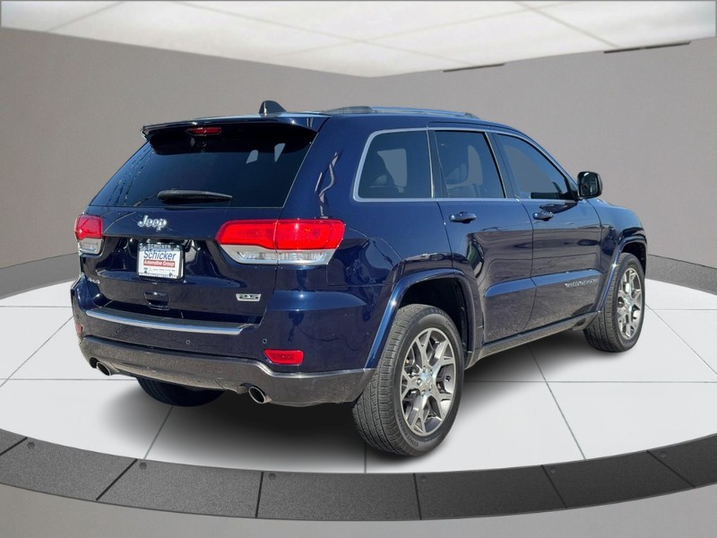 Jeep Grand Cherokee Vehicle Full-screen Gallery Image 03