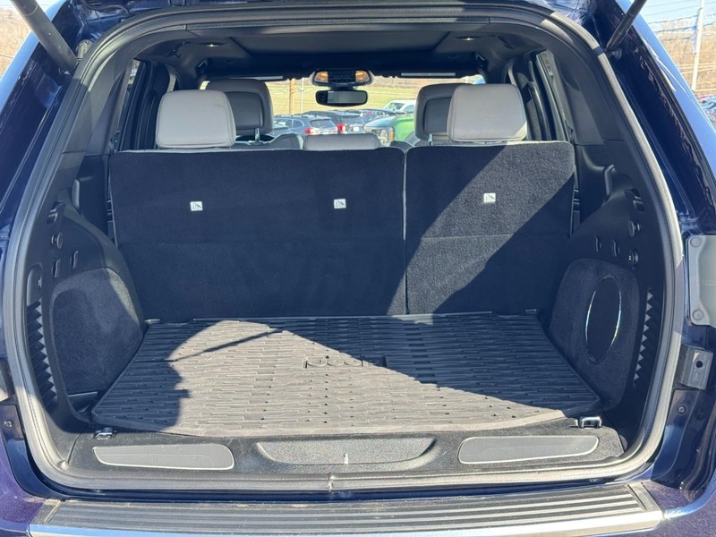 Jeep Grand Cherokee Vehicle Full-screen Gallery Image 05