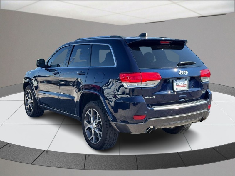 Jeep Grand Cherokee Vehicle Full-screen Gallery Image 06