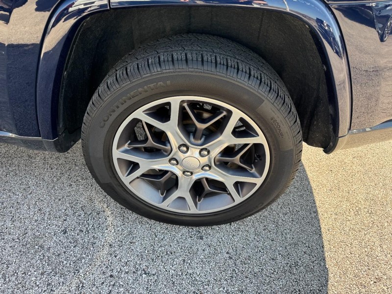 Jeep Grand Cherokee Vehicle Full-screen Gallery Image 07