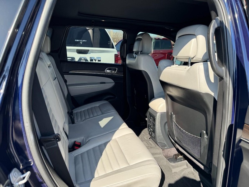 Jeep Grand Cherokee Vehicle Full-screen Gallery Image 10