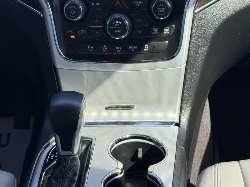 Jeep Grand Cherokee Vehicle Full-screen Gallery Image 14