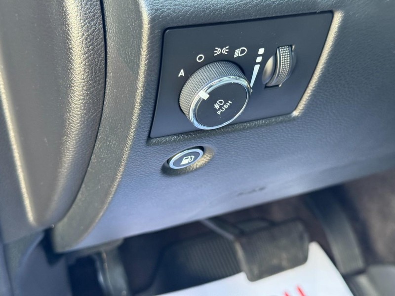 Jeep Grand Cherokee Vehicle Full-screen Gallery Image 16