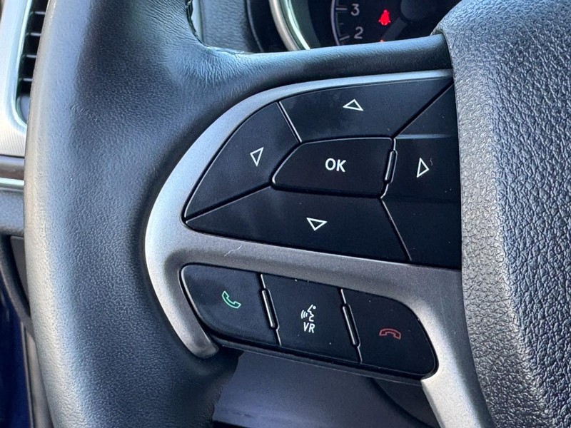 Jeep Grand Cherokee Vehicle Full-screen Gallery Image 17