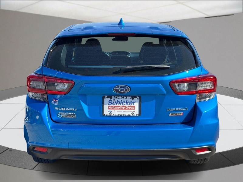 Subaru Impreza Vehicle Full-screen Gallery Image 04