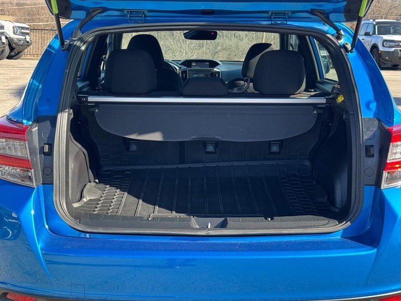 Subaru Impreza Vehicle Full-screen Gallery Image 05