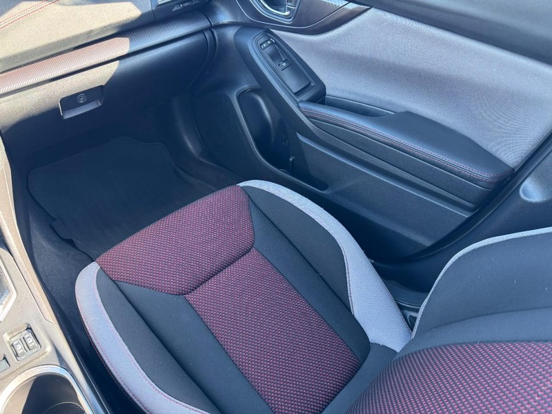 Subaru Impreza Vehicle Full-screen Gallery Image 15