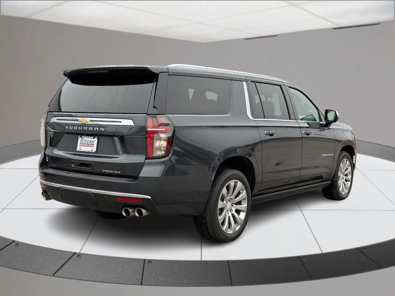 Chevrolet Suburban Vehicle Full-screen Gallery Image 03