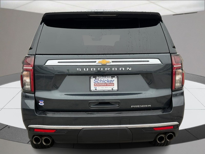 Chevrolet Suburban Vehicle Full-screen Gallery Image 04