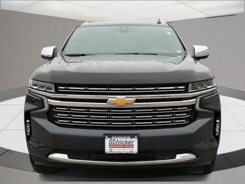 Chevrolet Suburban Vehicle Full-screen Gallery Image 09