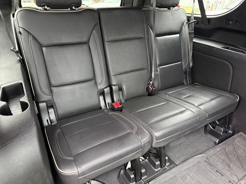 Chevrolet Suburban Vehicle Full-screen Gallery Image 10