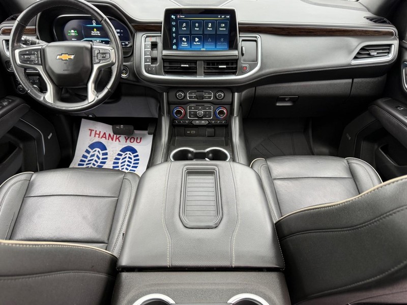 Chevrolet Suburban Vehicle Full-screen Gallery Image 14