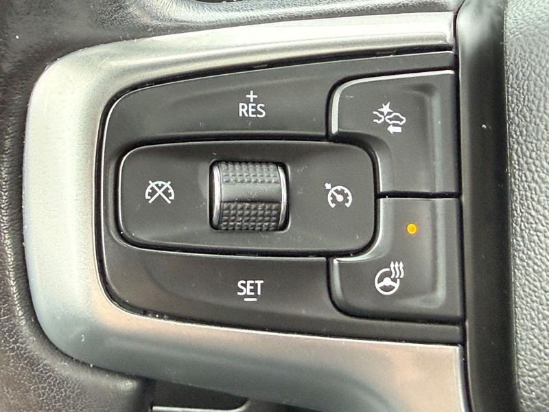 Chevrolet Suburban Vehicle Full-screen Gallery Image 16