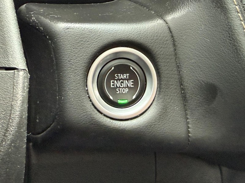 Chevrolet Suburban Vehicle Full-screen Gallery Image 18