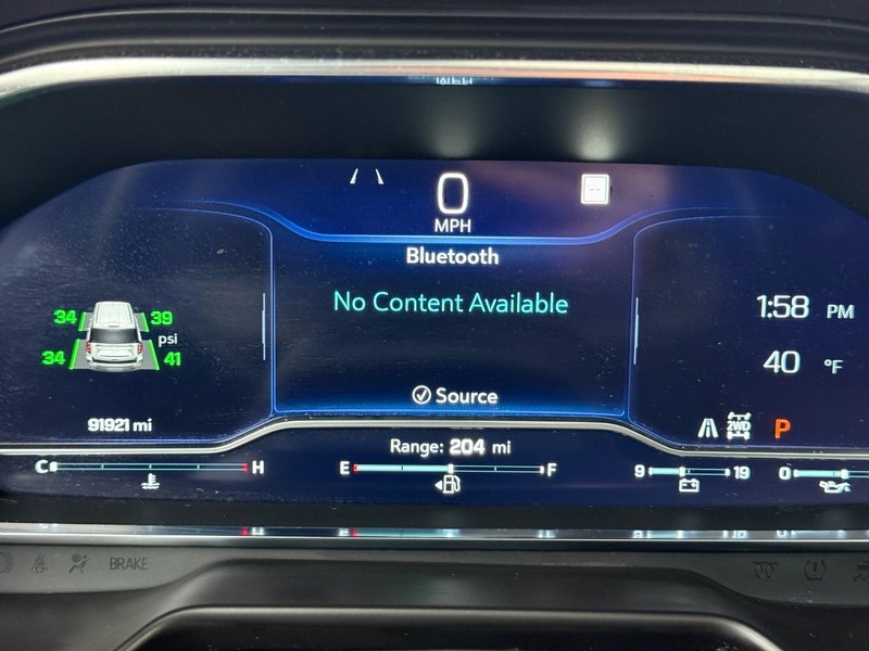 Chevrolet Suburban Vehicle Full-screen Gallery Image 24