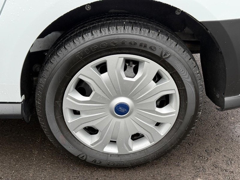Ford Transit Connect Van Vehicle Full-screen Gallery Image 05
