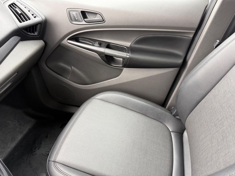 Ford Transit Connect Van Vehicle Full-screen Gallery Image 22