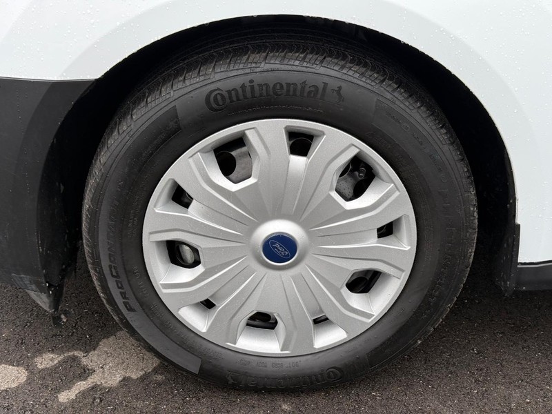 Ford Transit Connect Van Vehicle Full-screen Gallery Image 07