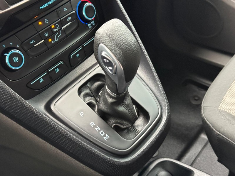 Ford Transit Connect Van Vehicle Full-screen Gallery Image 22