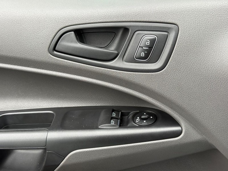 Ford Transit Connect Van Vehicle Full-screen Gallery Image 25