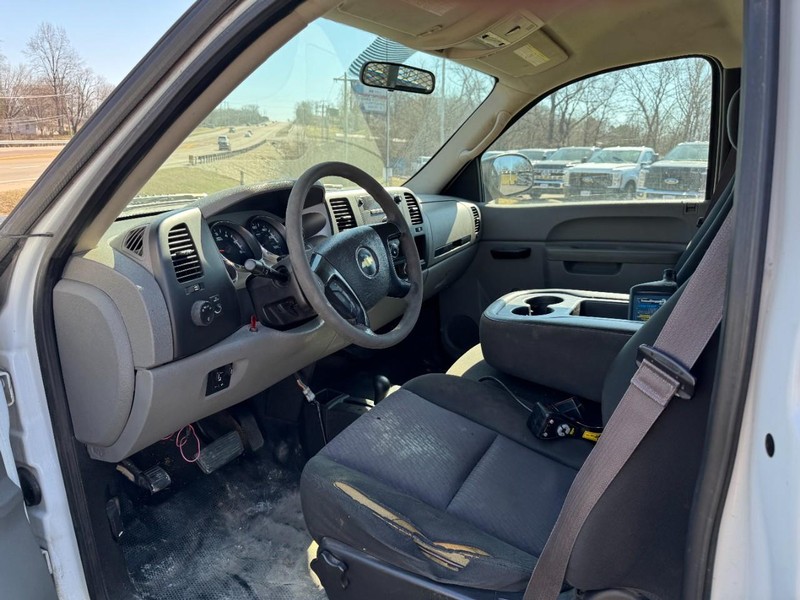 Chevrolet Silverado 2500HD Vehicle Full-screen Gallery Image 06