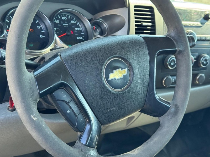 Chevrolet Silverado 2500HD Vehicle Full-screen Gallery Image 07