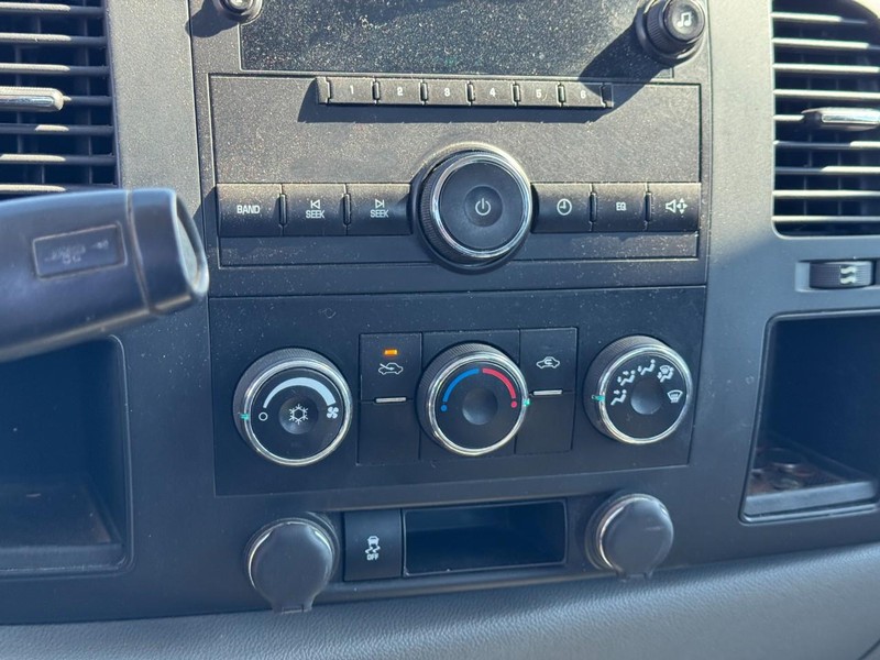 Chevrolet Silverado 2500HD Vehicle Full-screen Gallery Image 08