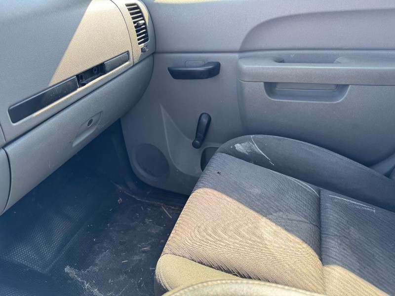 Chevrolet Silverado 2500HD Vehicle Full-screen Gallery Image 09