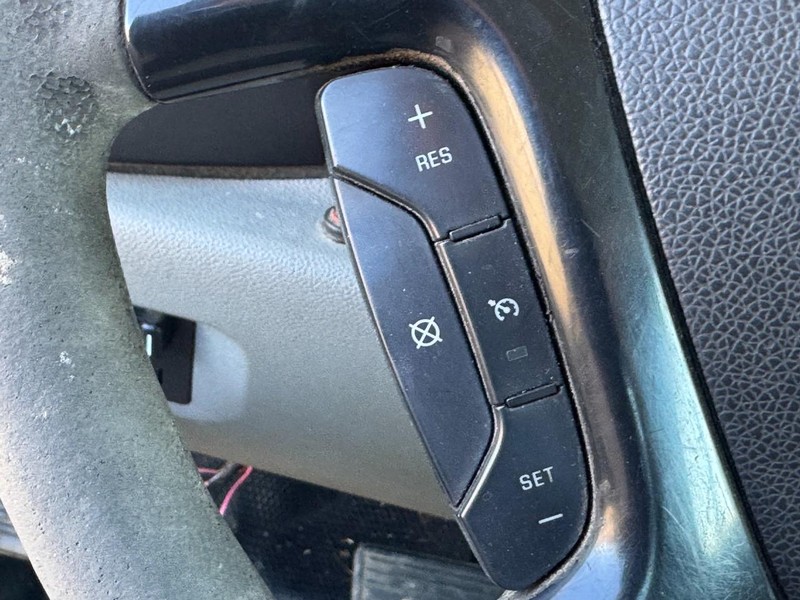 Chevrolet Silverado 2500HD Vehicle Full-screen Gallery Image 10