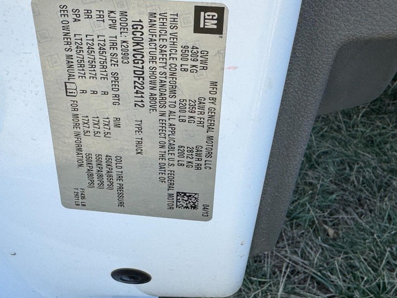 Chevrolet Silverado 2500HD Vehicle Full-screen Gallery Image 12