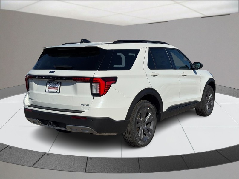 Ford Explorer Vehicle Full-screen Gallery Image 03