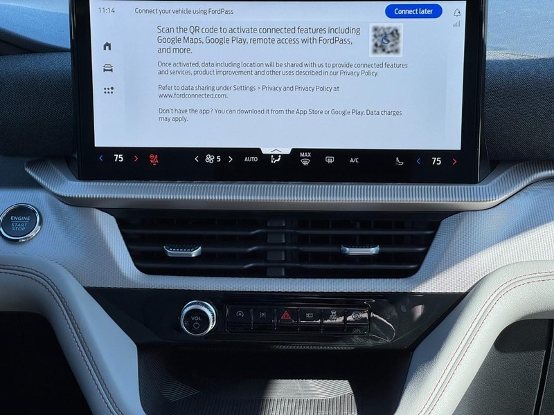 Ford Explorer Vehicle Full-screen Gallery Image 09