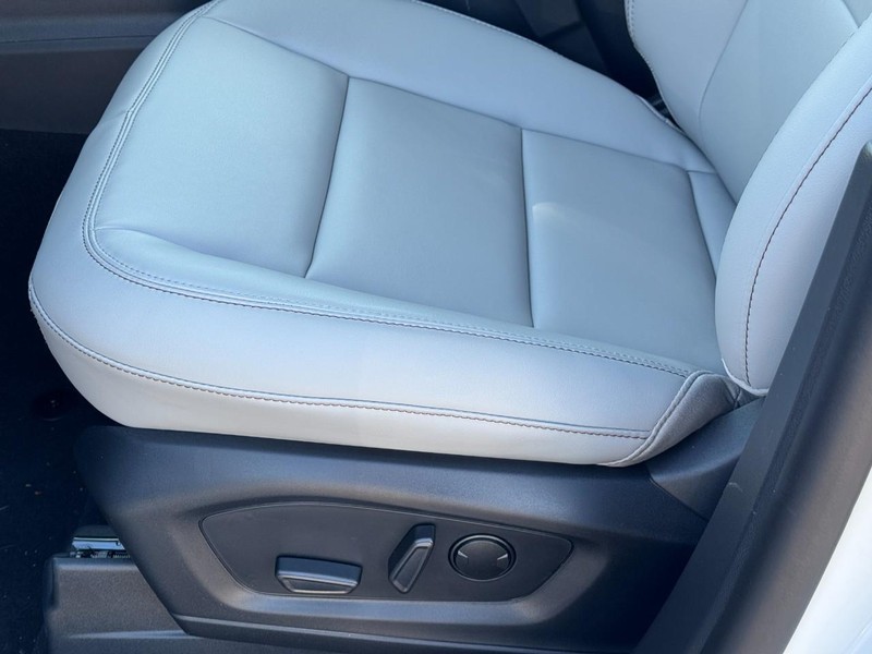 Ford Explorer Vehicle Full-screen Gallery Image 13