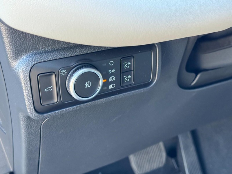 Ford Explorer Vehicle Full-screen Gallery Image 14