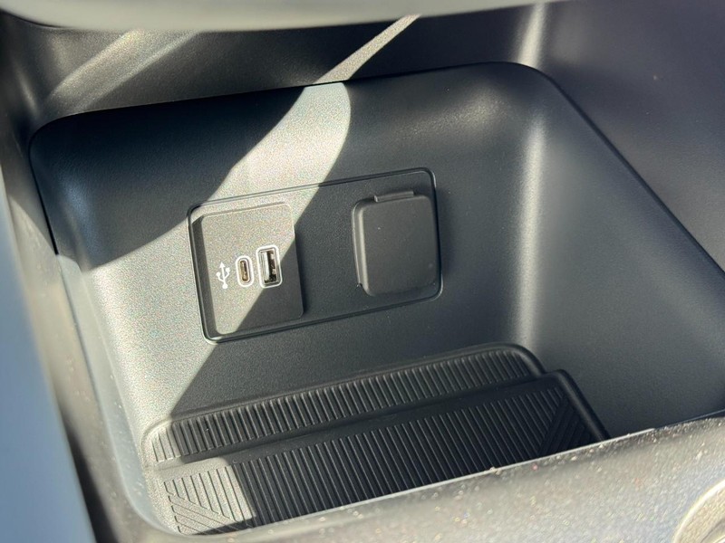 Ford Explorer Vehicle Full-screen Gallery Image 17