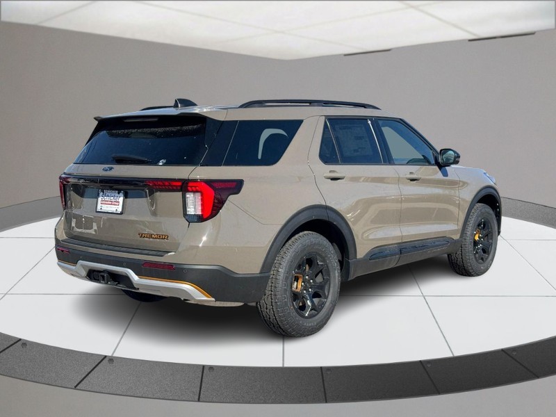 Ford Explorer Vehicle Full-screen Gallery Image 03