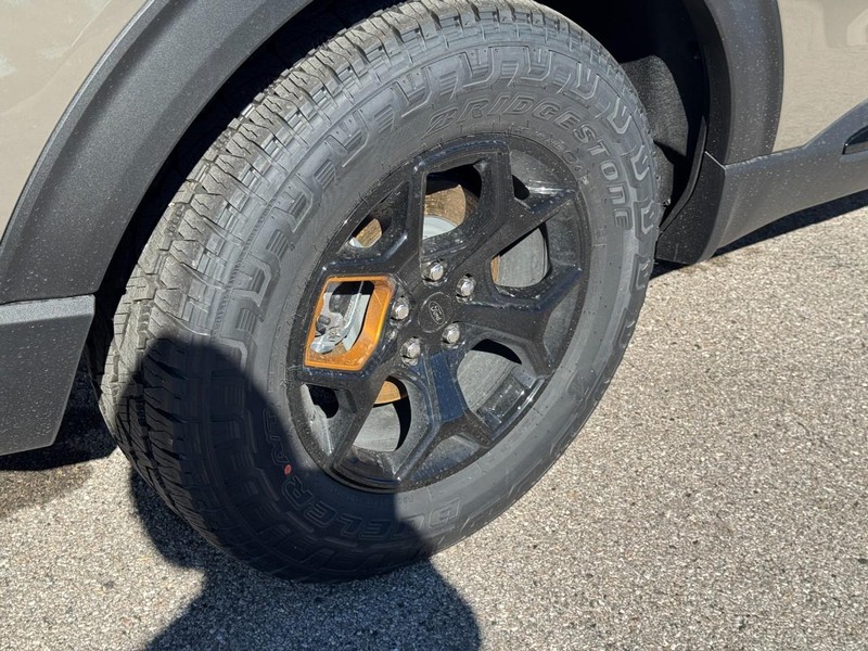 Ford Explorer Vehicle Full-screen Gallery Image 04