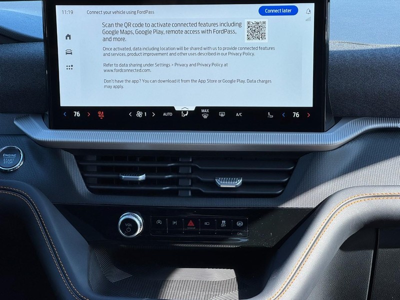 Ford Explorer Vehicle Full-screen Gallery Image 09