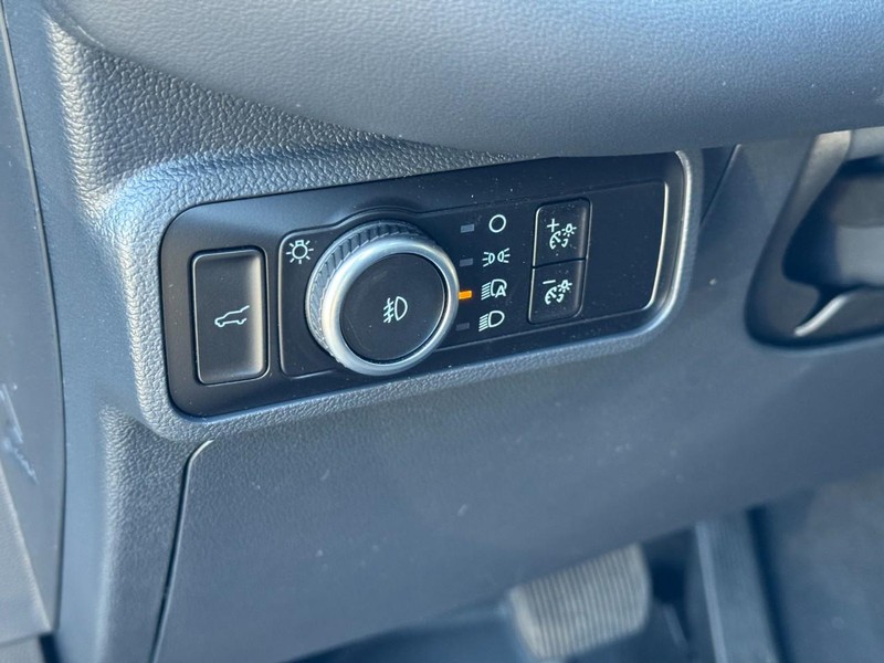 Ford Explorer Vehicle Full-screen Gallery Image 12