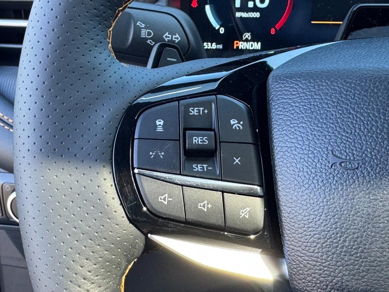 Ford Explorer Vehicle Full-screen Gallery Image 13