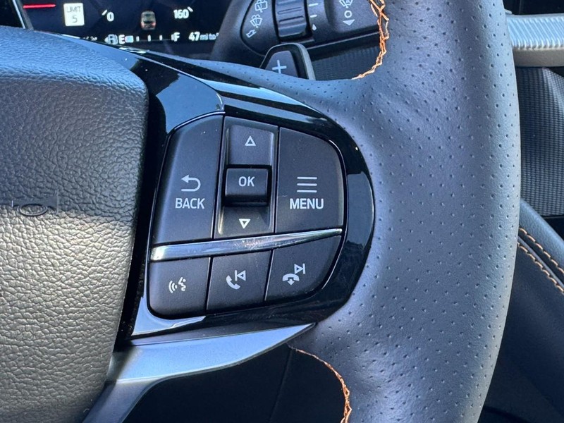 Ford Explorer Vehicle Full-screen Gallery Image 14