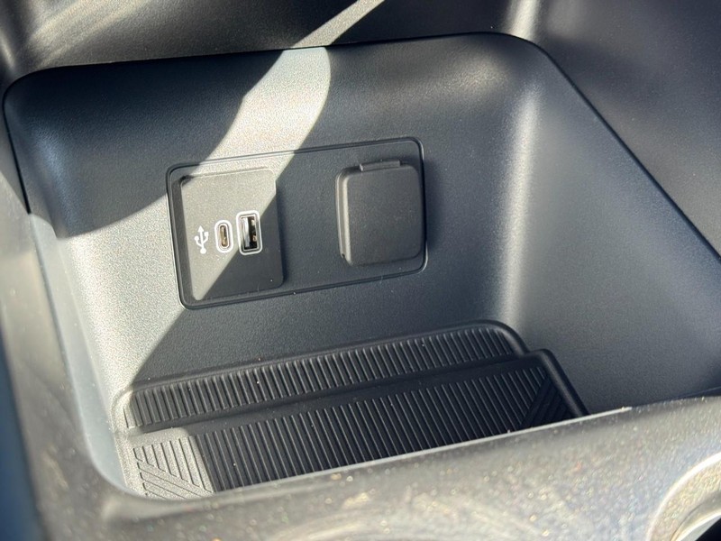 Ford Explorer Vehicle Full-screen Gallery Image 15