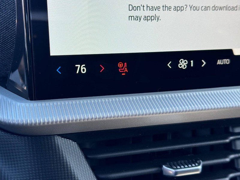 Ford Explorer Vehicle Full-screen Gallery Image 16